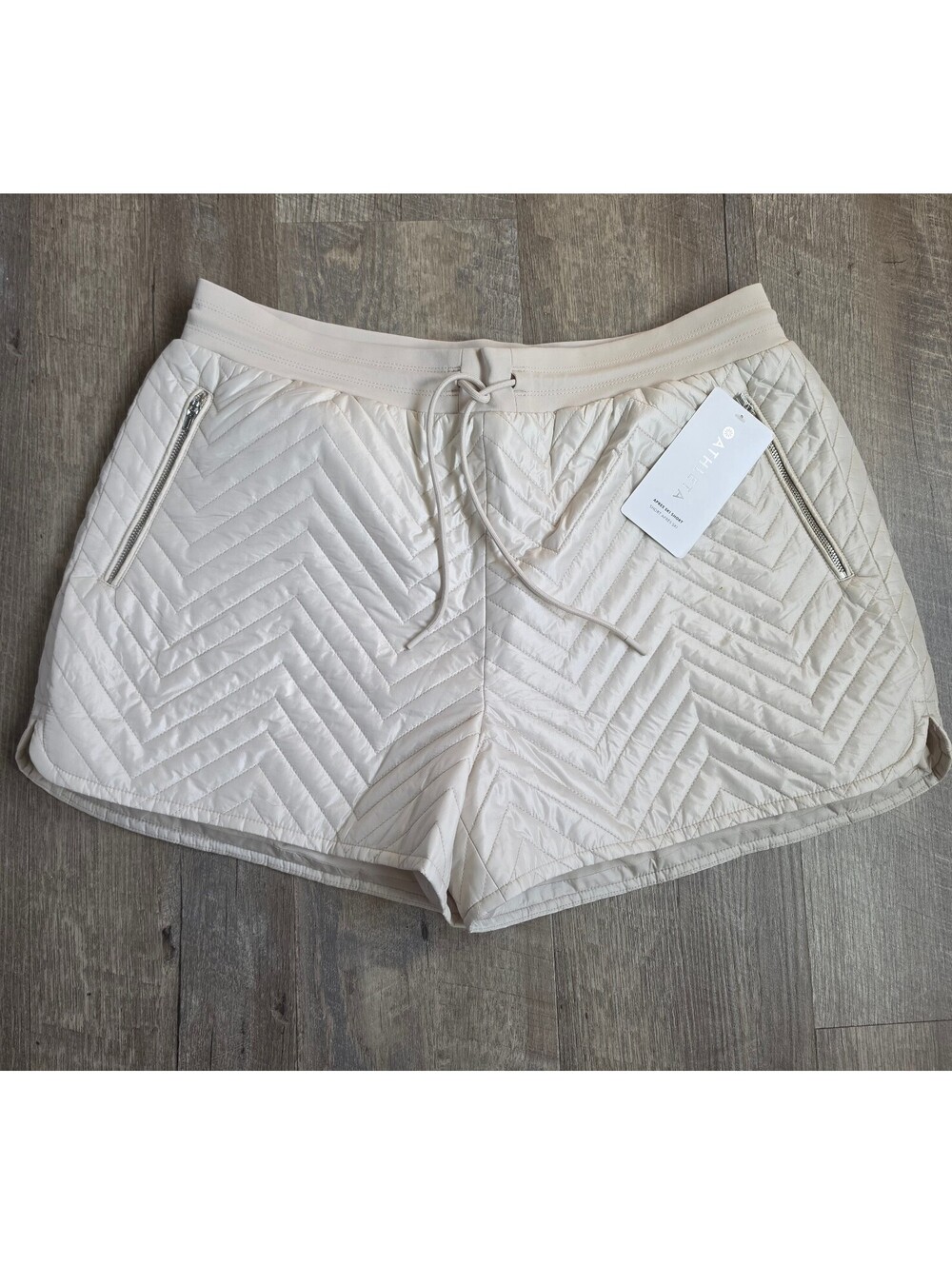 Athleta Apres Ski Shorts Size 14 Cream Quilted Nylon